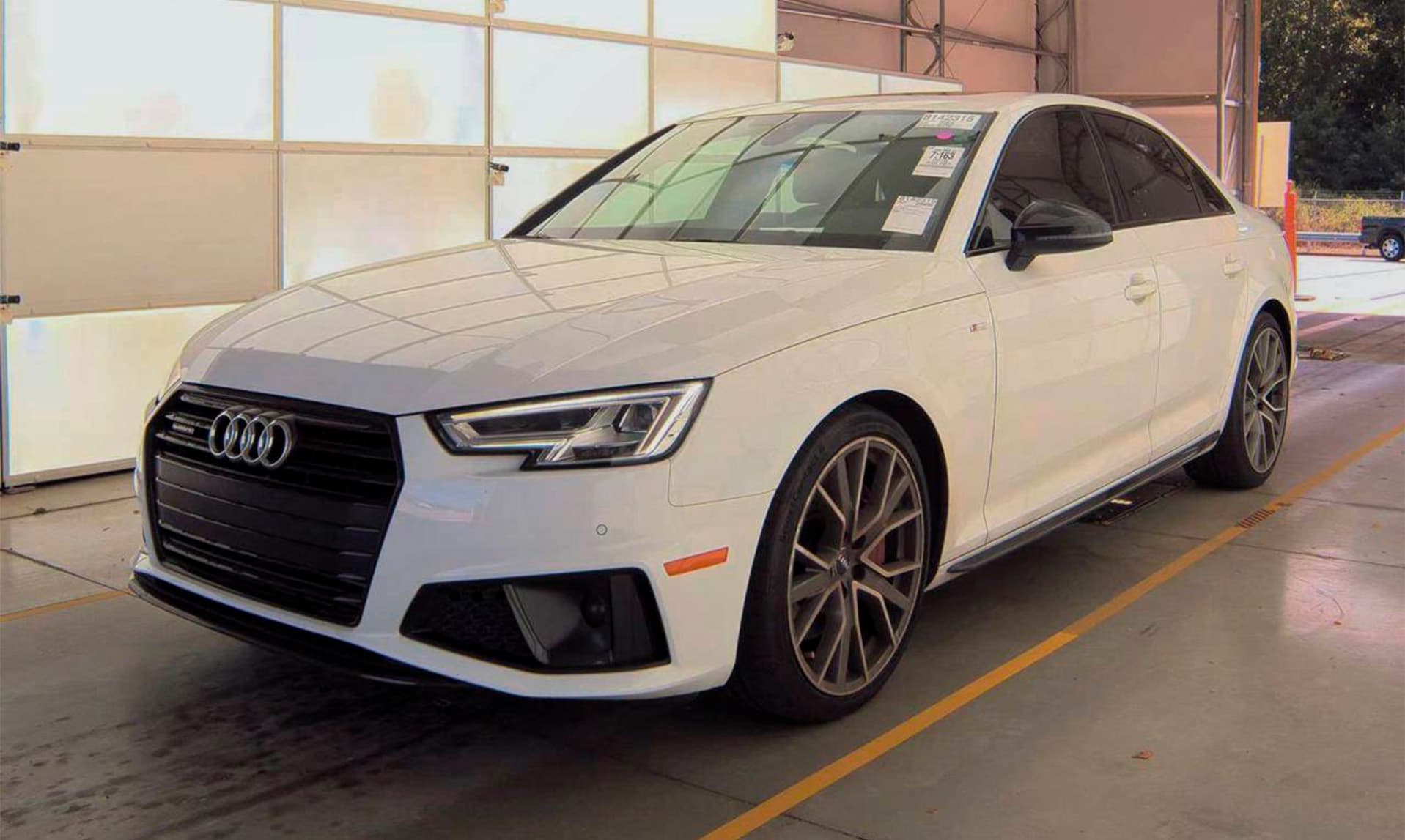 Audi A4 Sedan Premium Plus - фото 2