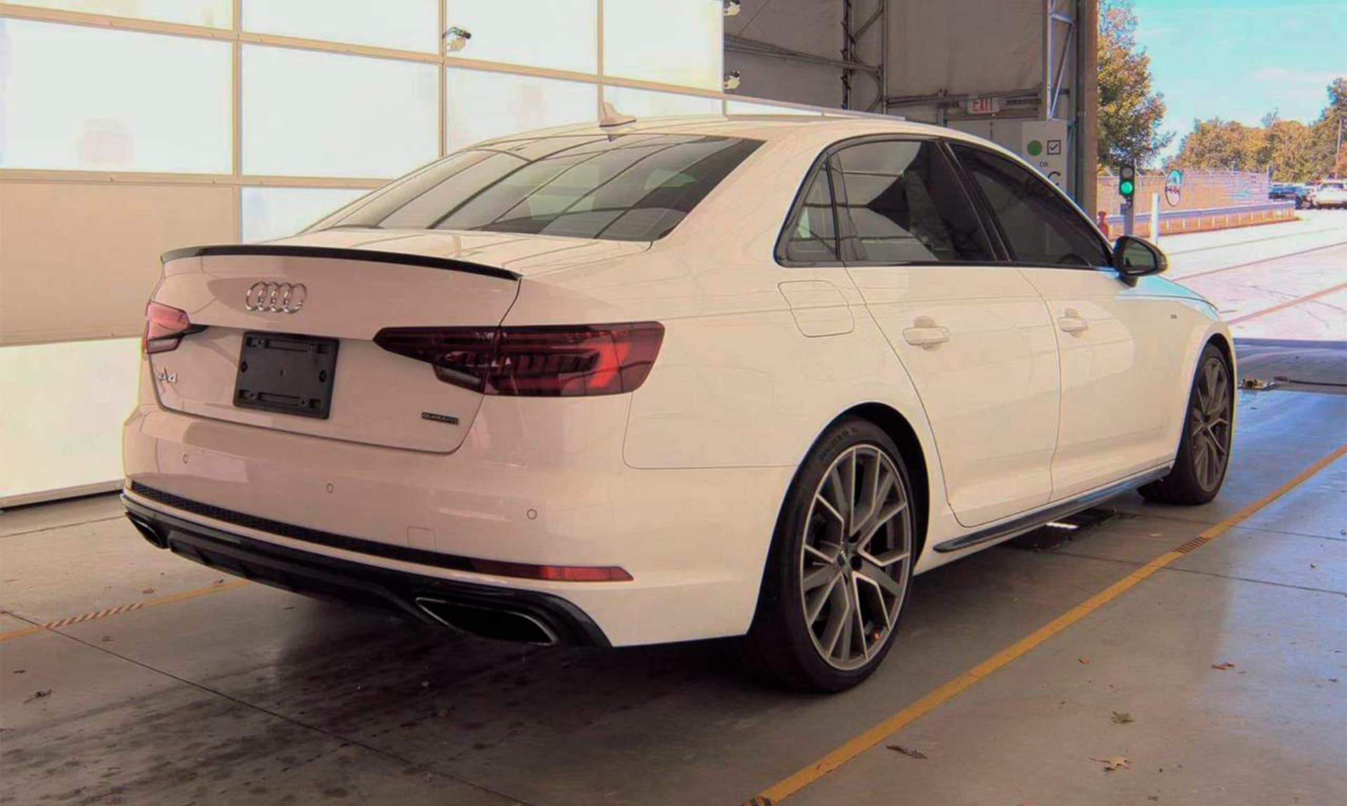 Audi A4 Sedan Premium Plus - фото 3