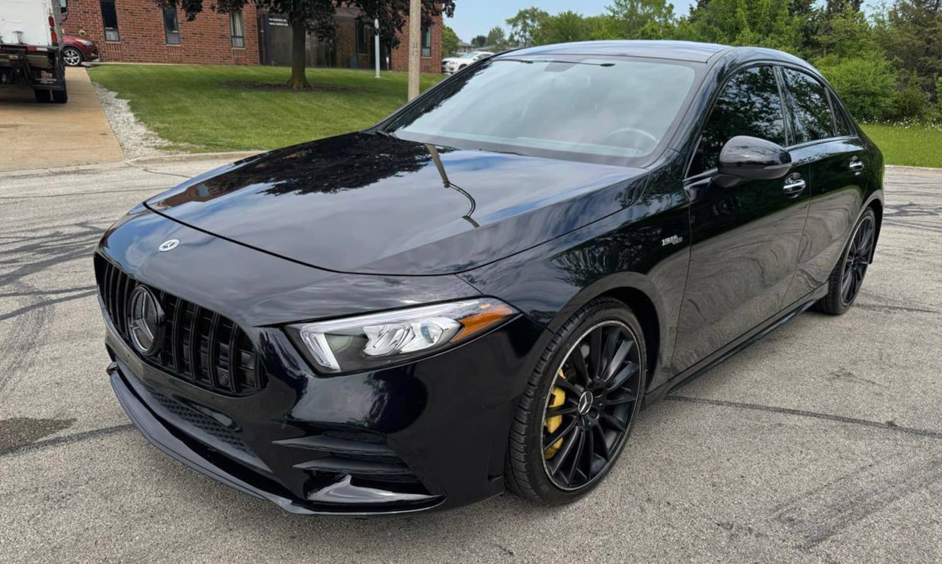 Mercedes-Benz A 35 AMG - фото 2