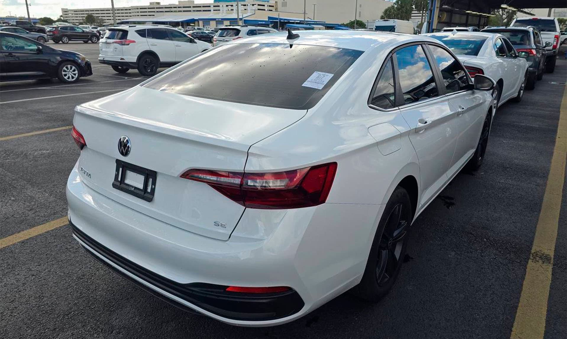 Volkswagen Jetta SE - фото 3