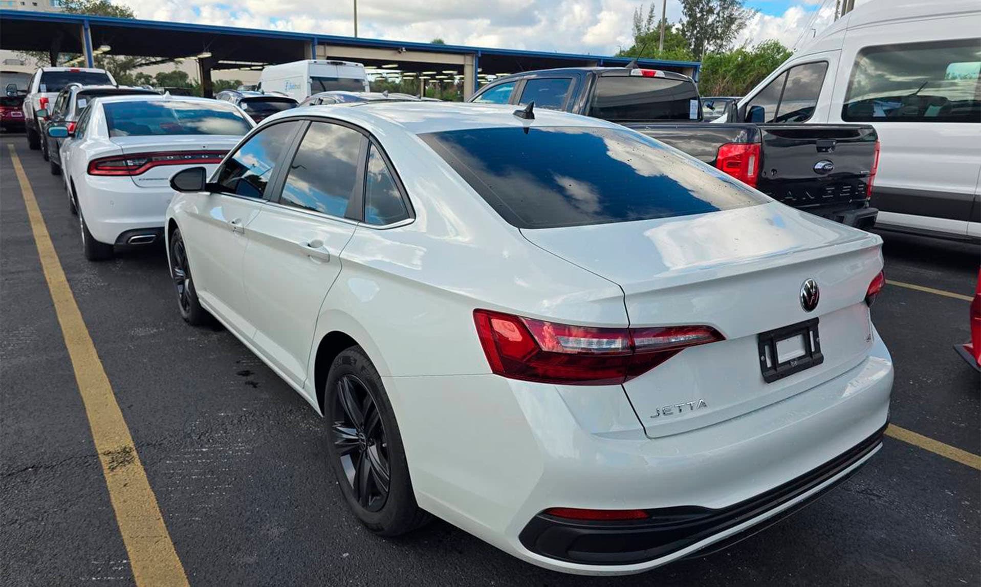 Volkswagen Jetta SE - фото 4