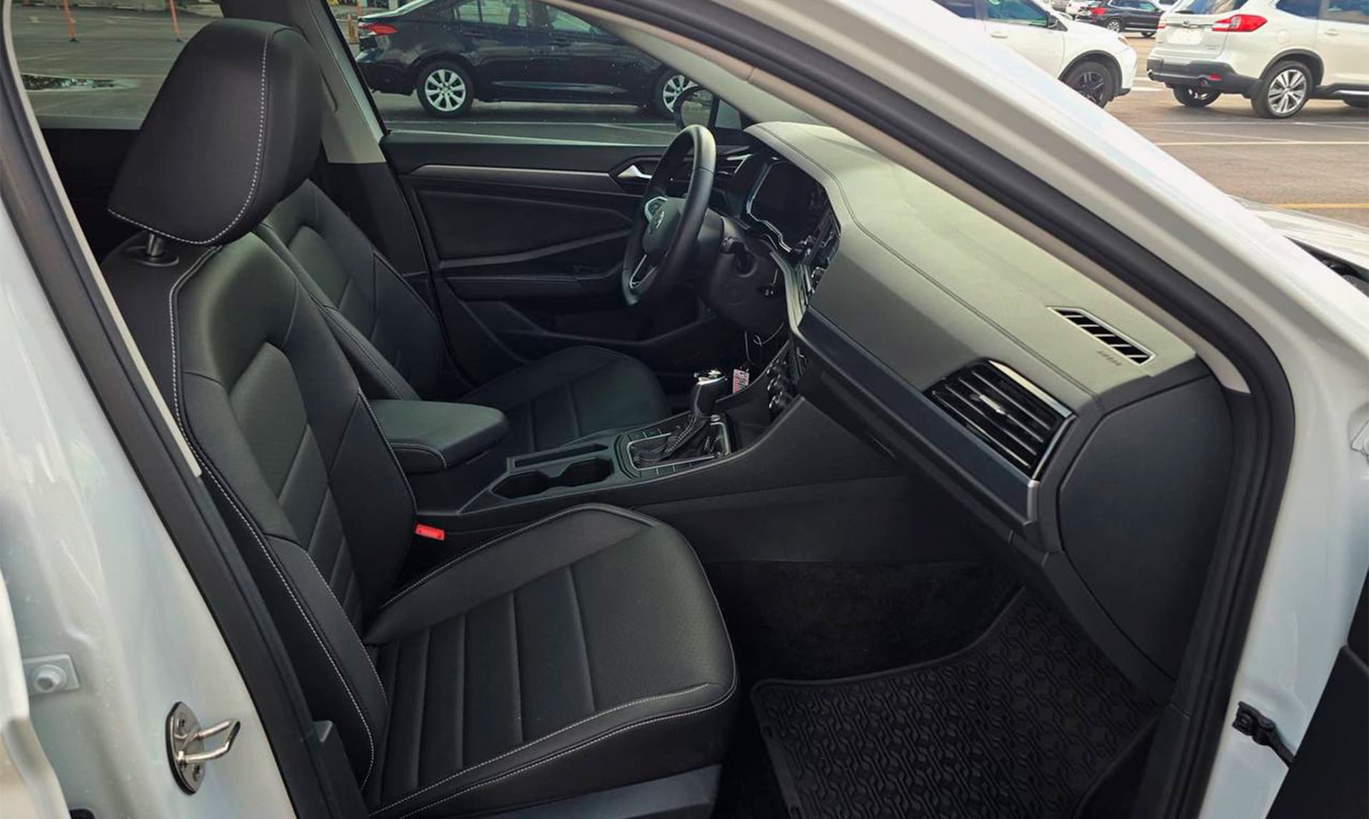 Volkswagen Jetta SE - фото 5