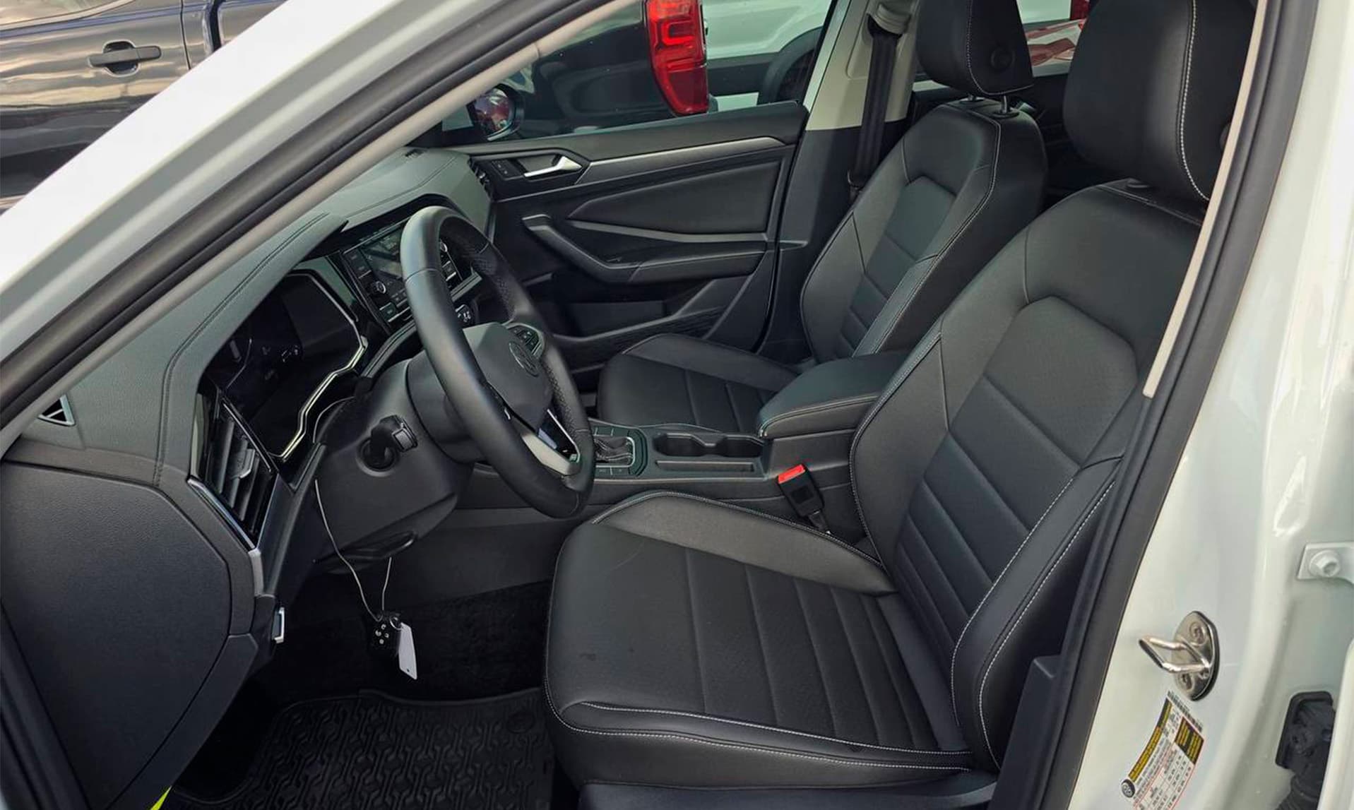 Volkswagen Jetta SE - фото 6