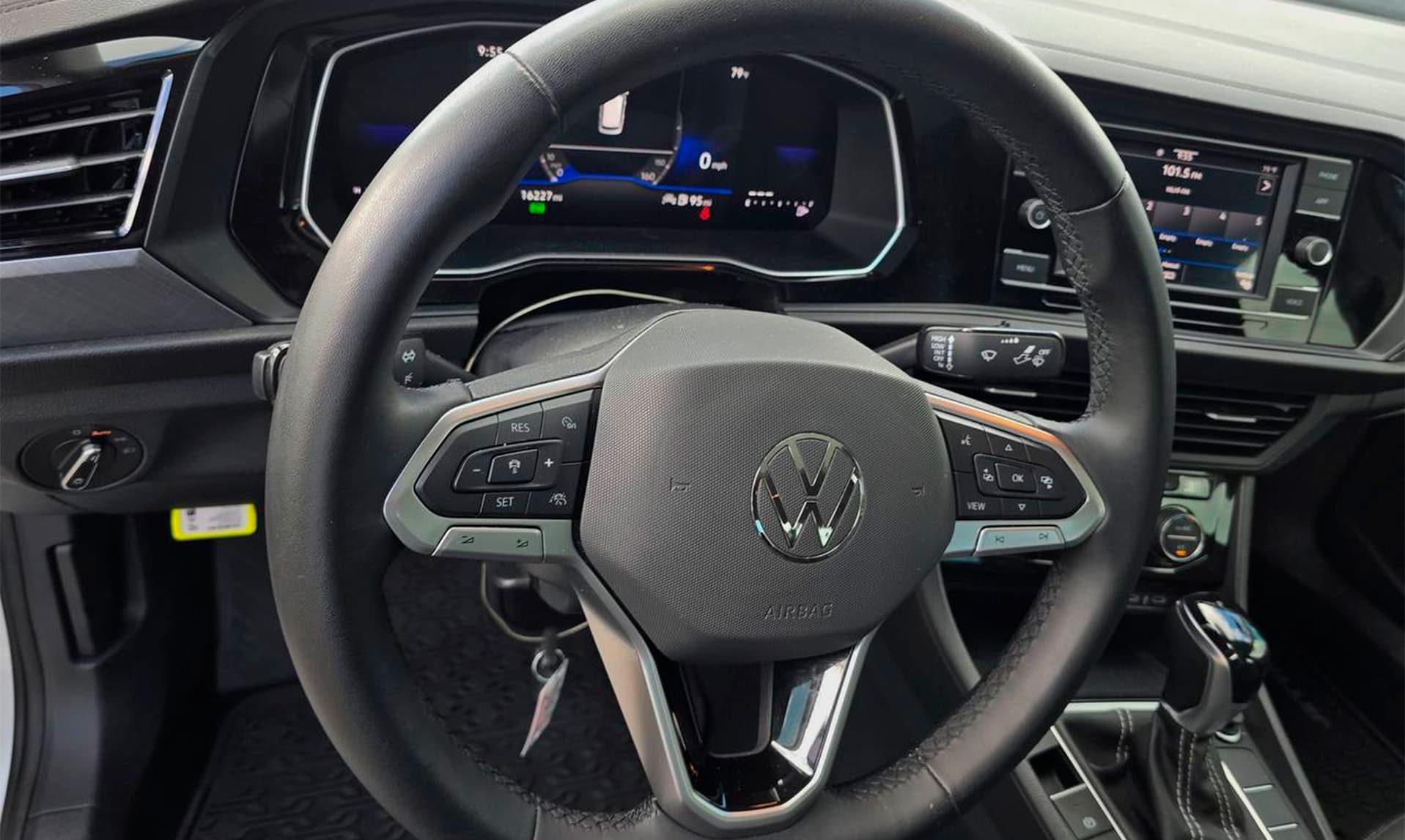 Volkswagen Jetta SE - фото 7