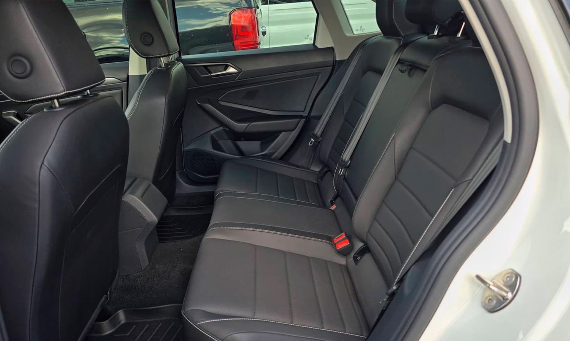 Volkswagen Jetta SE - фото 8