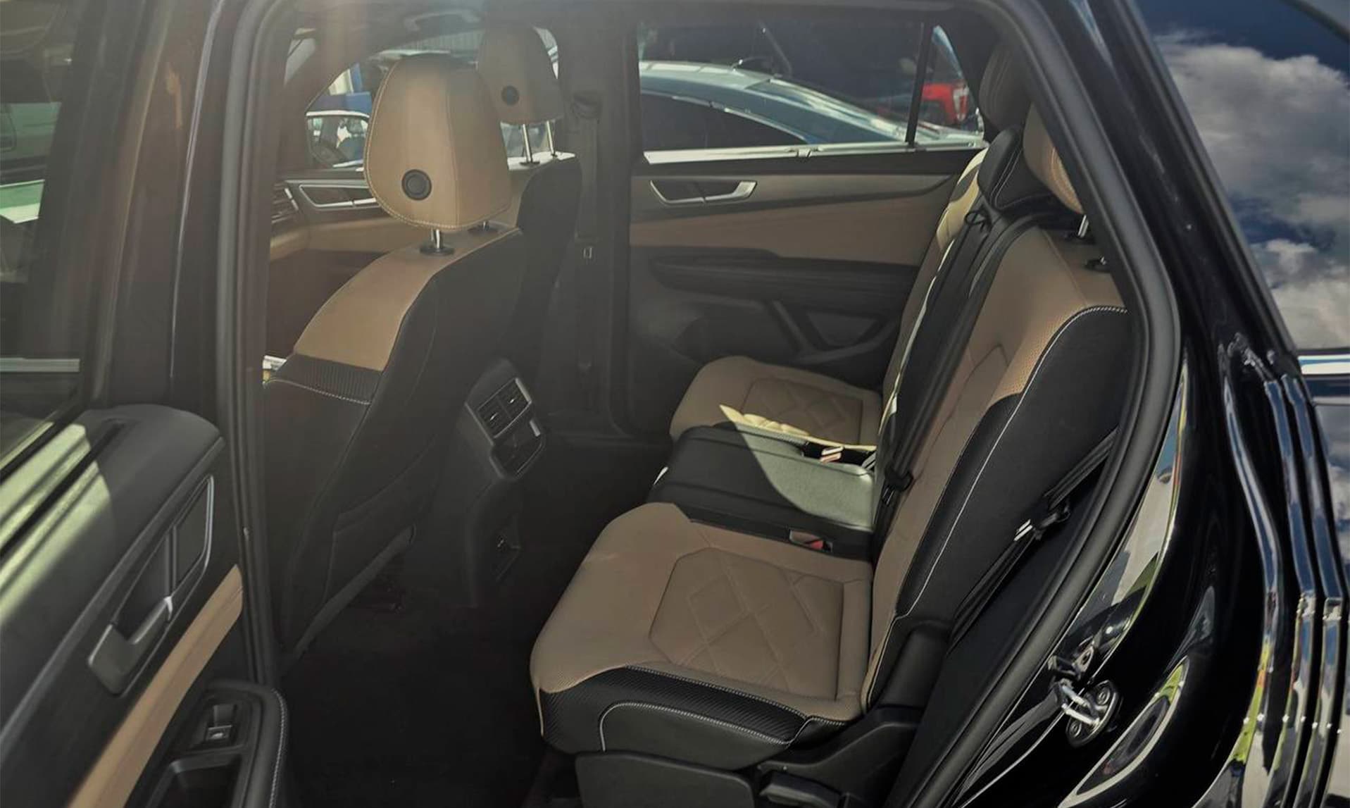 Volkswagen Atlas Cross Sport 2.0T SE - фото 12