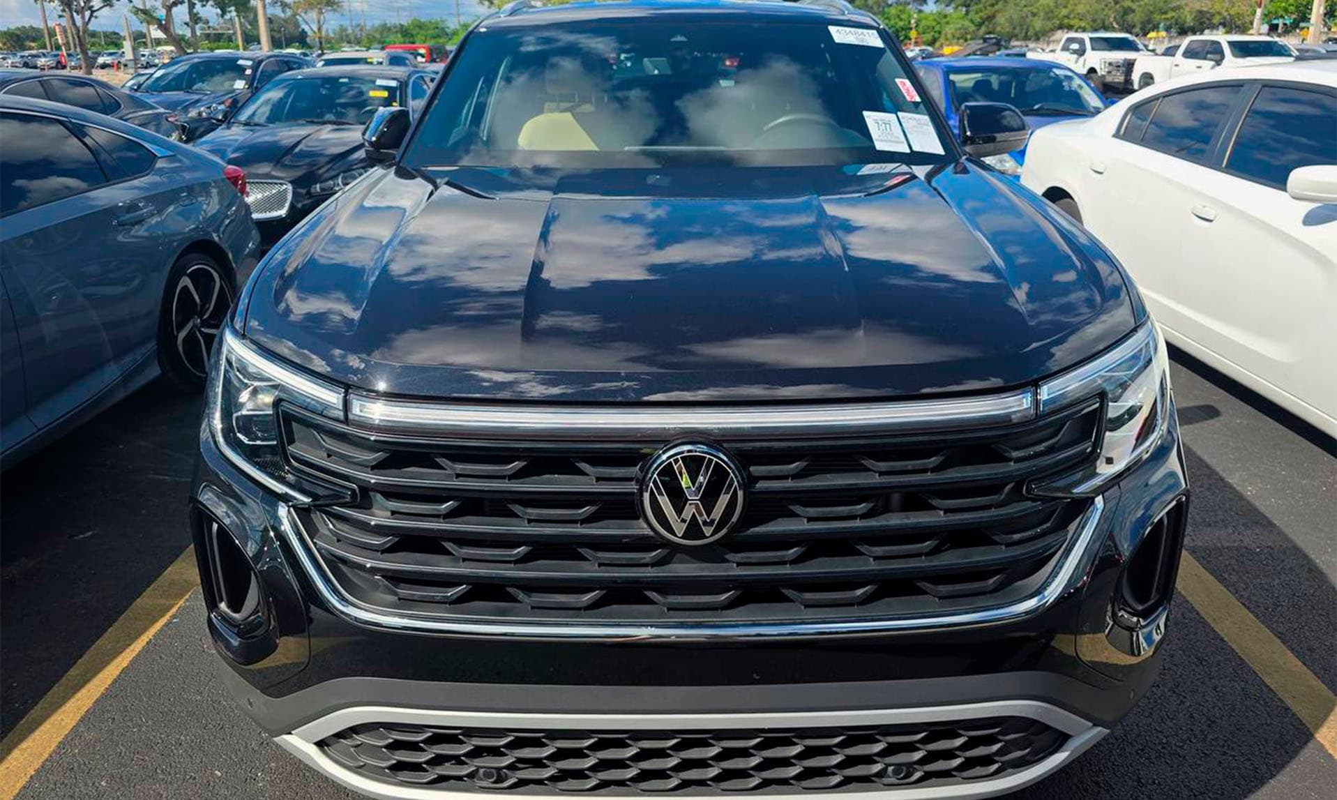 Volkswagen Atlas Cross Sport 2.0T SE - фото 2