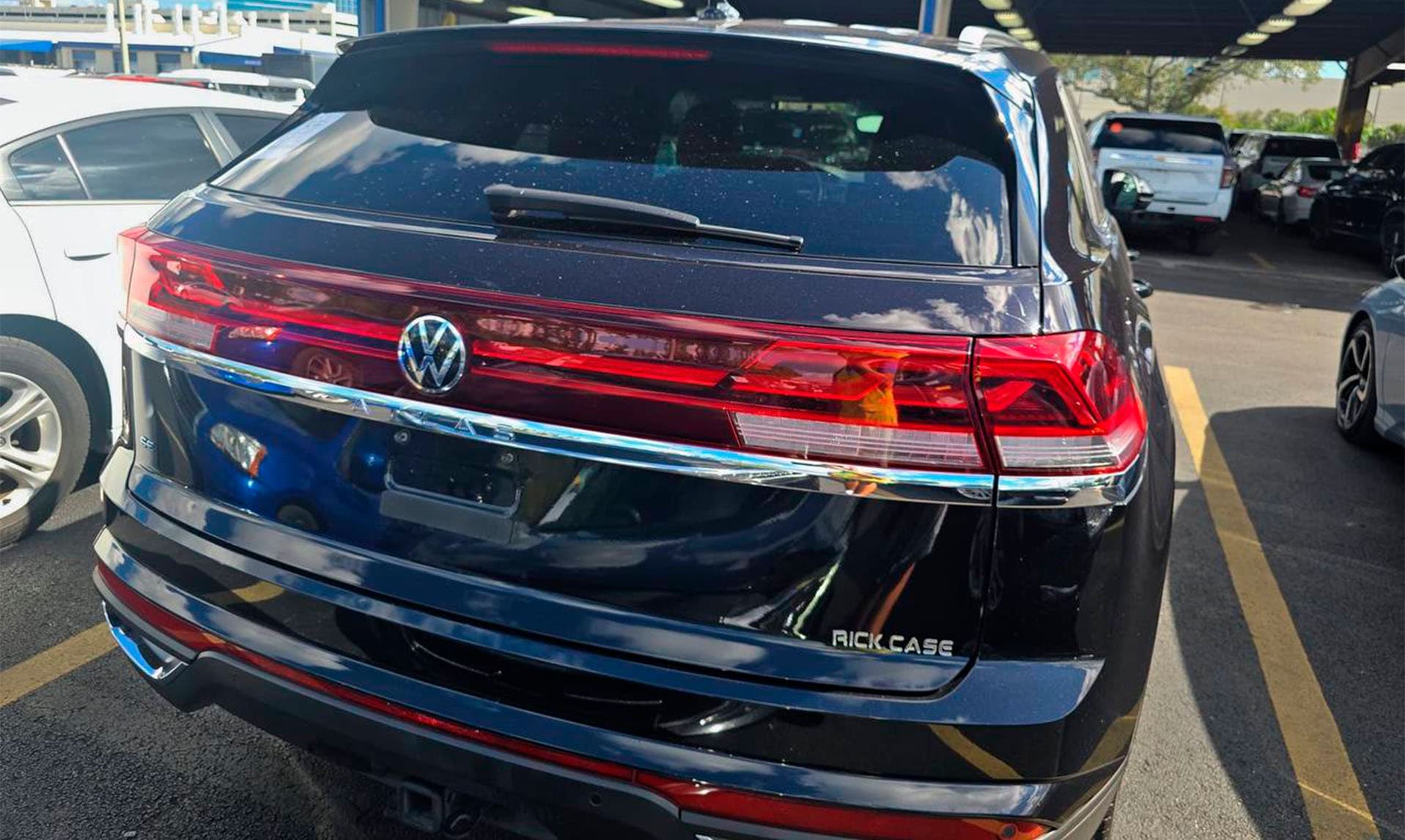 Volkswagen Atlas Cross Sport 2.0T SE - фото 3