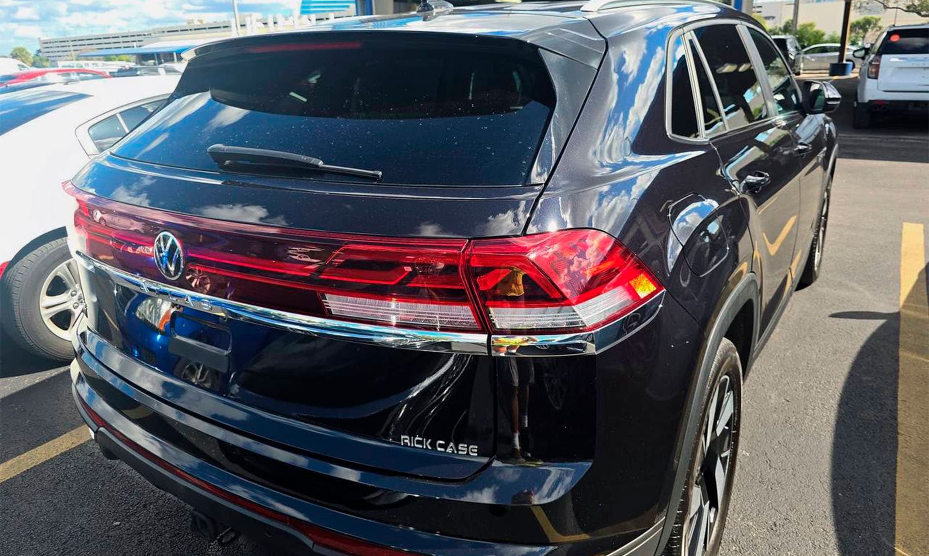 Volkswagen Atlas Cross Sport 2.0T SE - фото 4