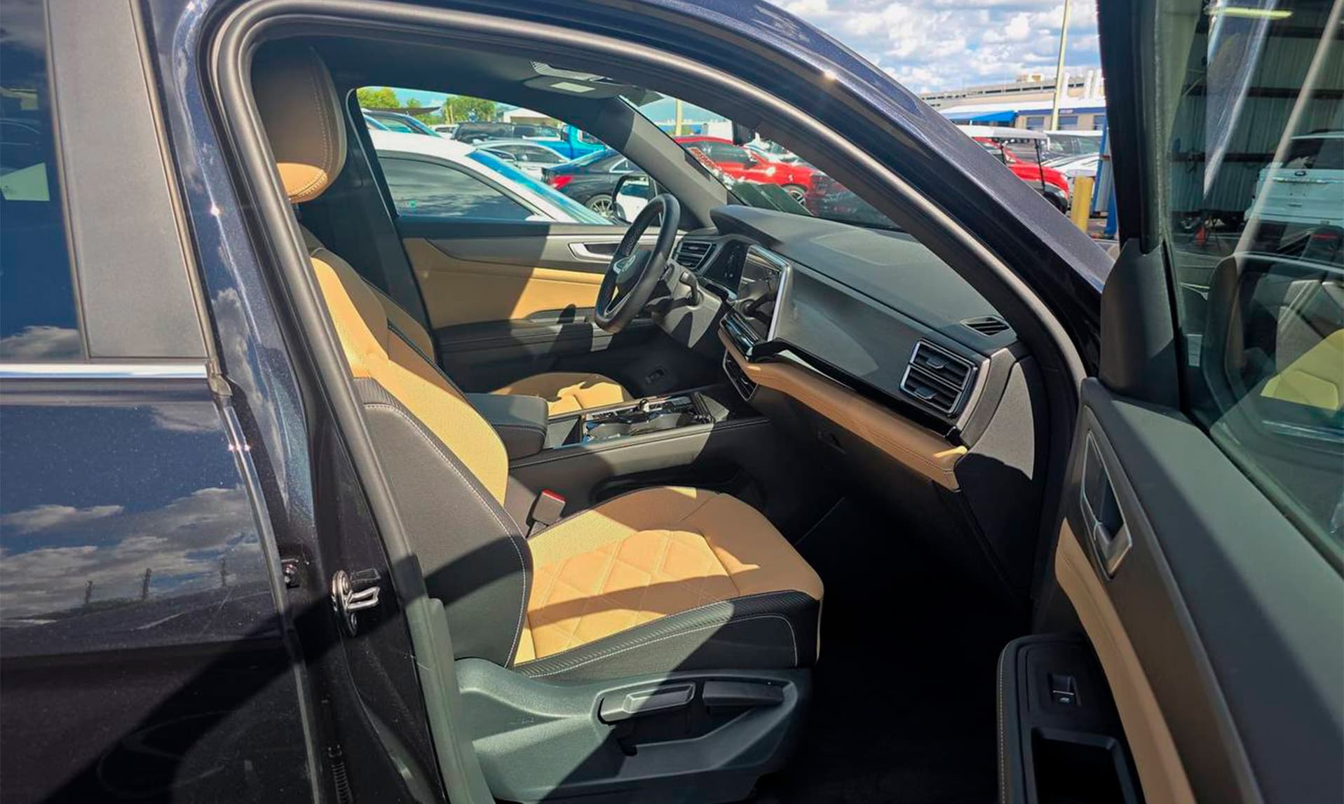 Volkswagen Atlas Cross Sport 2.0T SE - фото 8